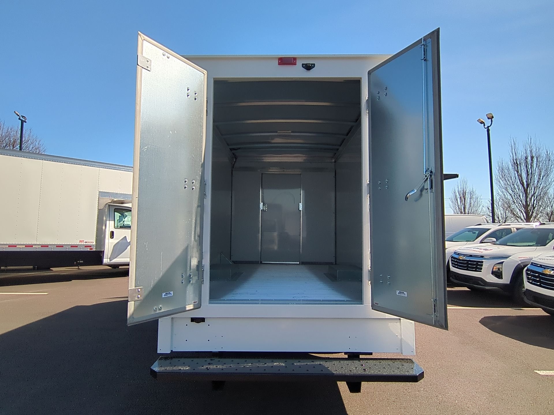 New 2025 Summit White Chevrolet 1WT image 56