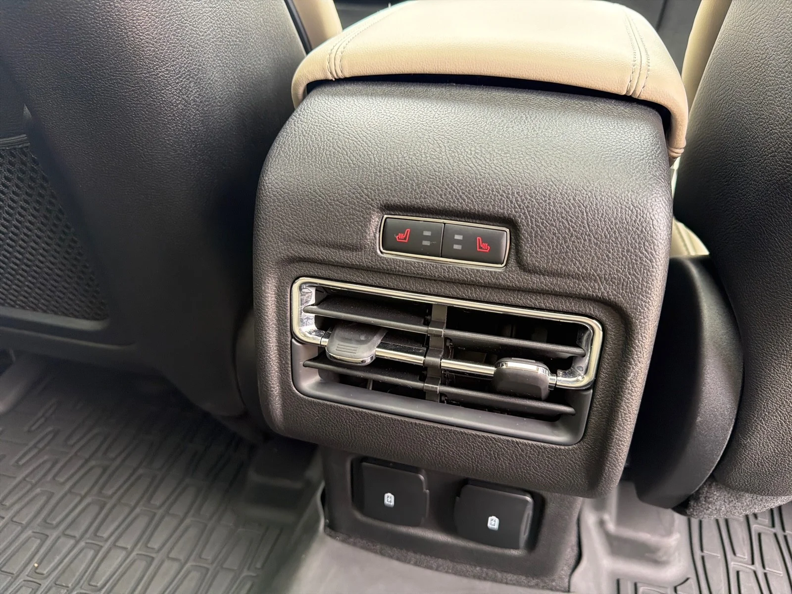 Used 2025 Pristine White Lincoln Grand Touring image 14