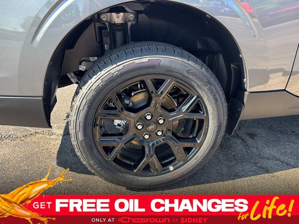 New 2026 Carbonized Gray Metallic Ford XLT image 11