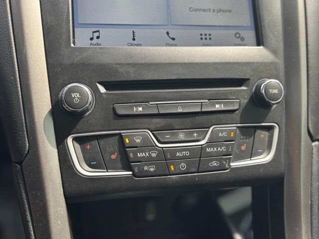 Used 2017 Blue Ford SE image 12