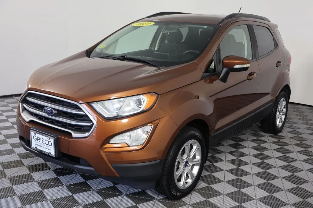 Used 2019 Orange Ford SE image 4