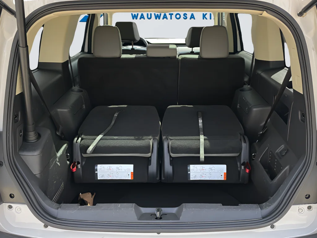 Used 2019 White Ford SEL image 35