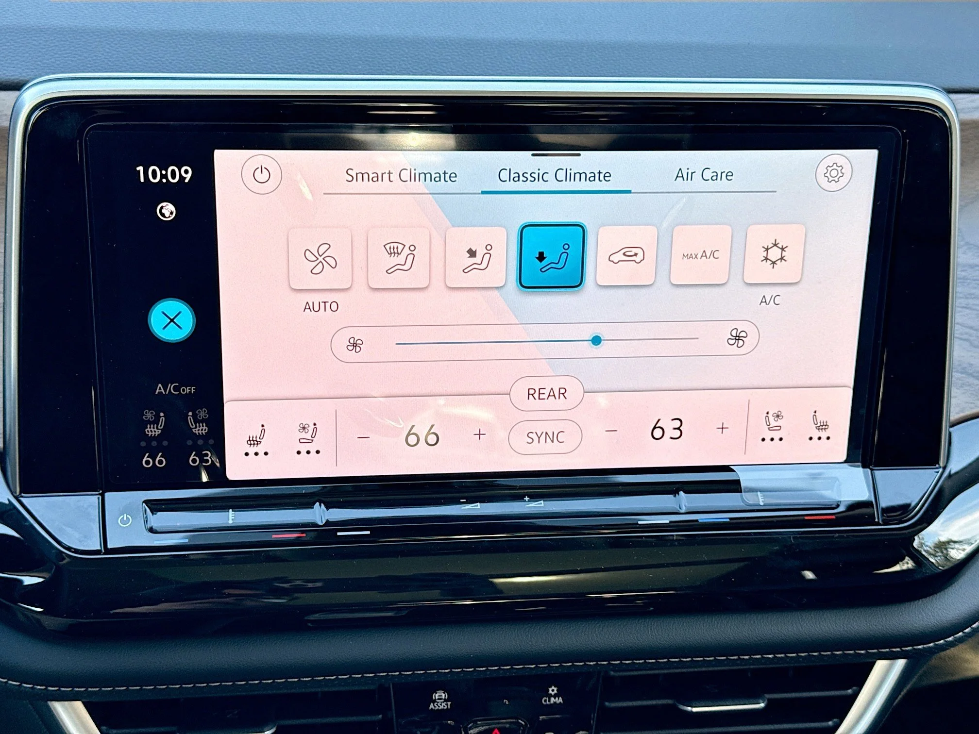 New 2026 Mist Volkswagen 2.0T SE w/Technology image 34