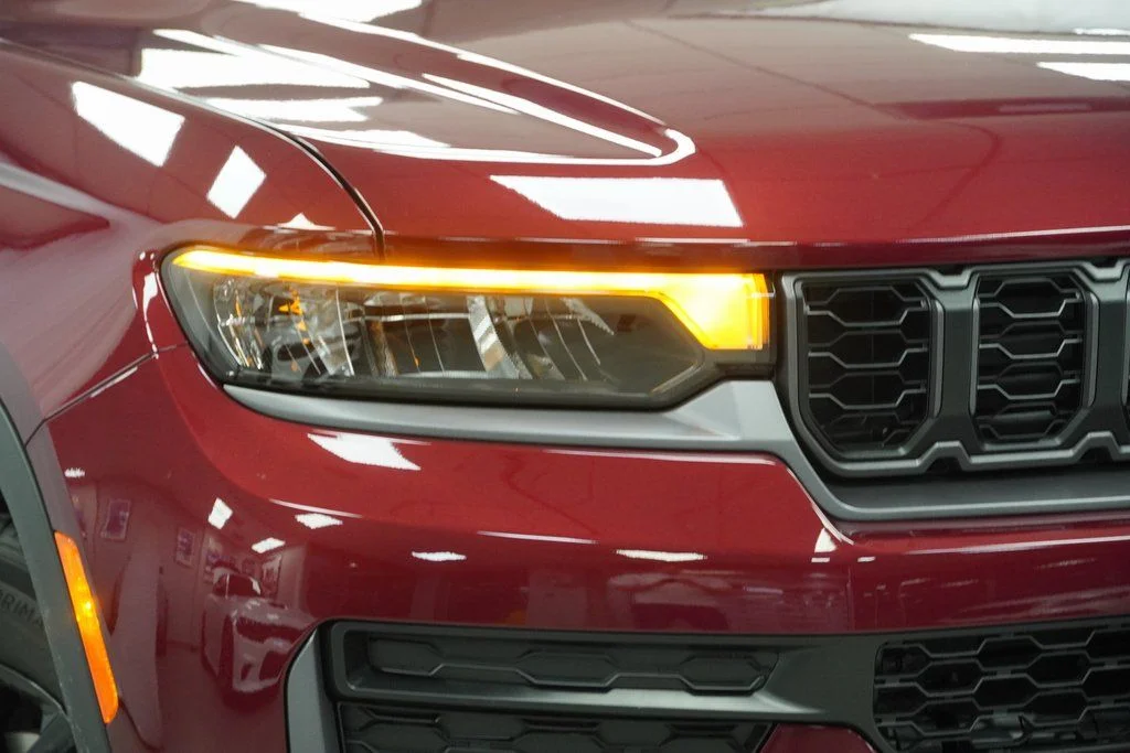 New 2026 Velvet Red Pearl-Coat Exterior Paint Jeep Altitude image 5