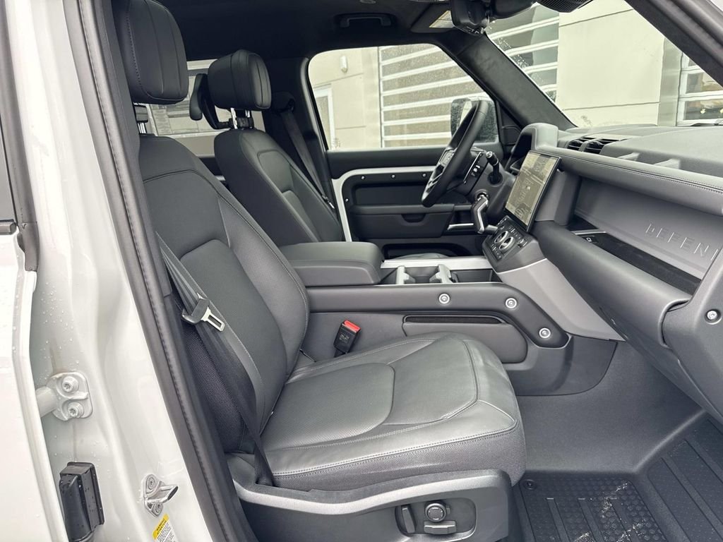 2026 Land Rover Defender V8 - Photo 8