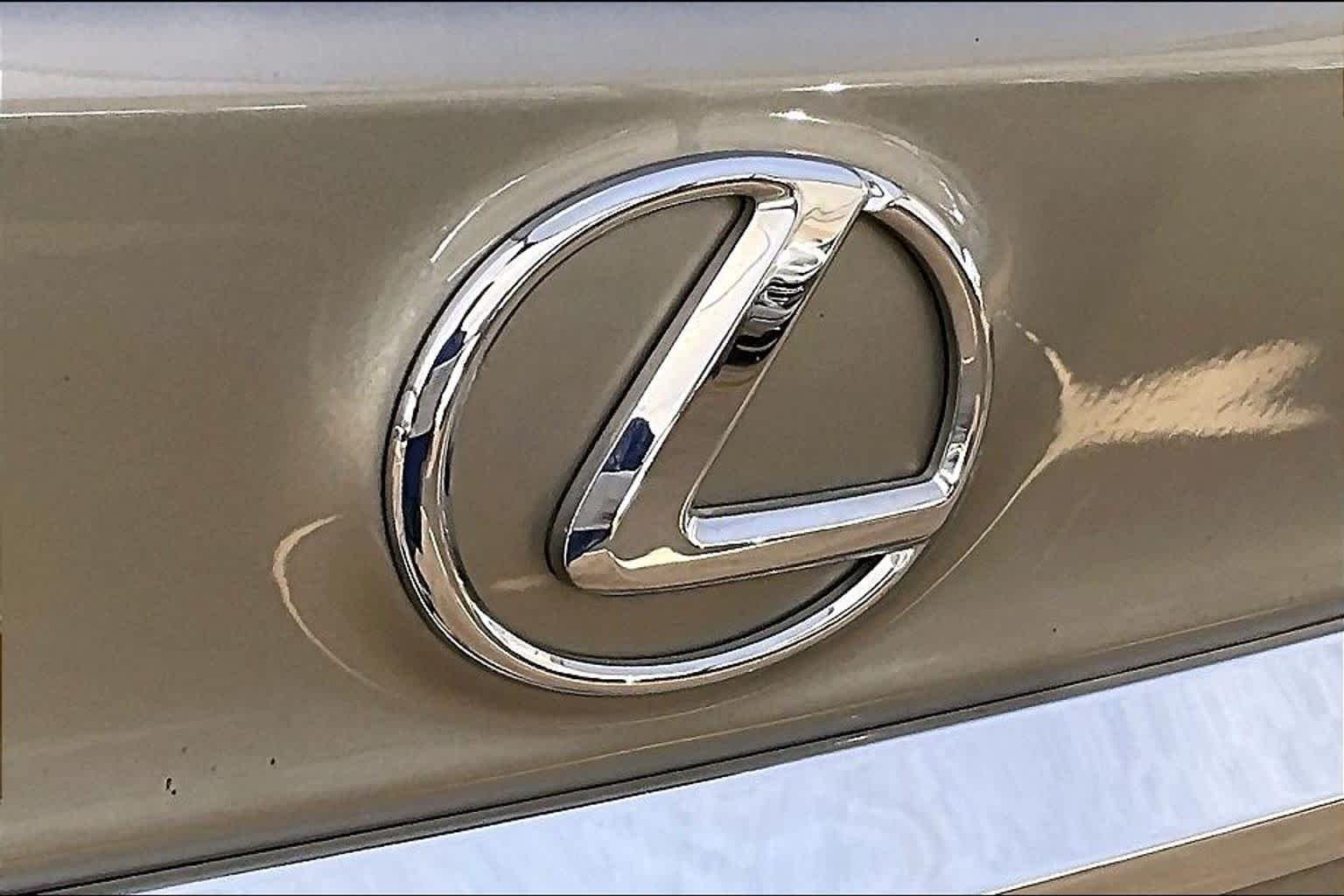 Used 2017 Atomic Silver Lexus  image 28