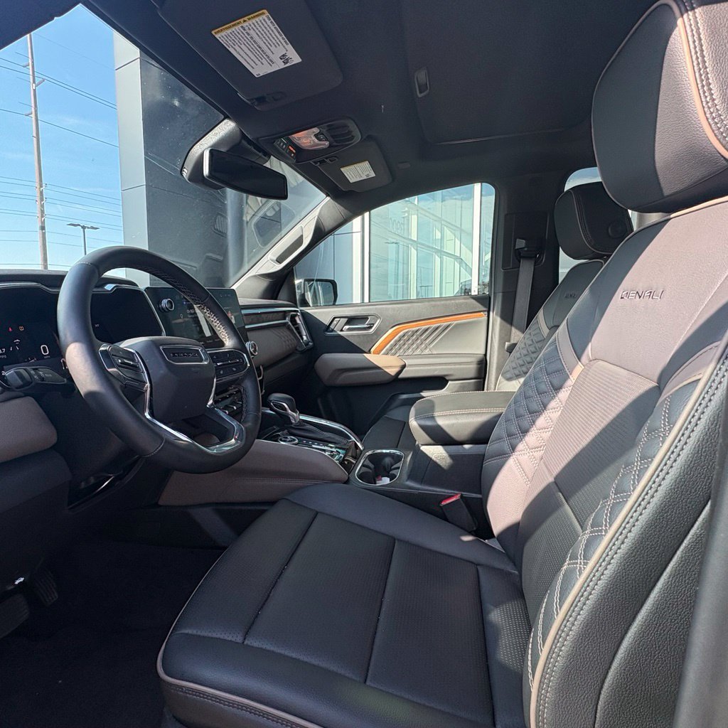 Used 2025 Sterling Metallic GMC Denali image 11
