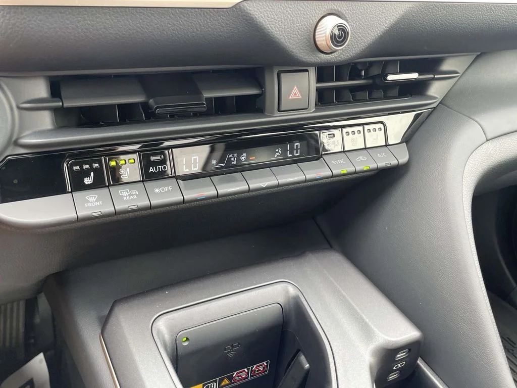 2023 Toyota Crown Limited - Photo 22