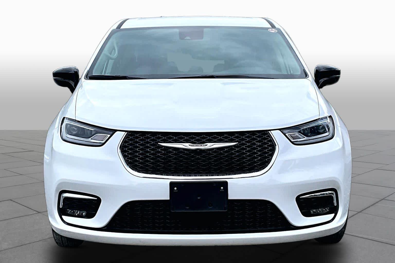 Used 2024 Bright White Clearcoat Chrysler Hybrid Select image 4