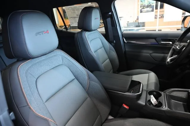 2026 GMC Terrain AT4 - Photo 8
