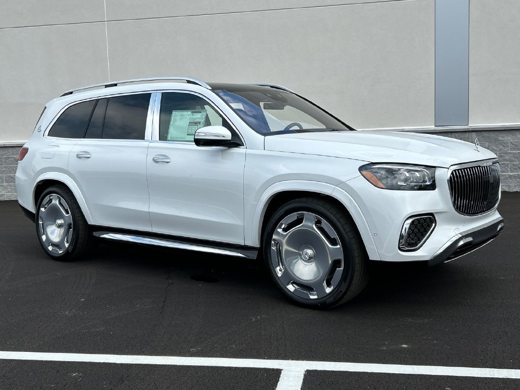 New 2026 MANUFAKTUR Moonlight White Metallic Mercedes-Benz Maybach GLS 600 image 42