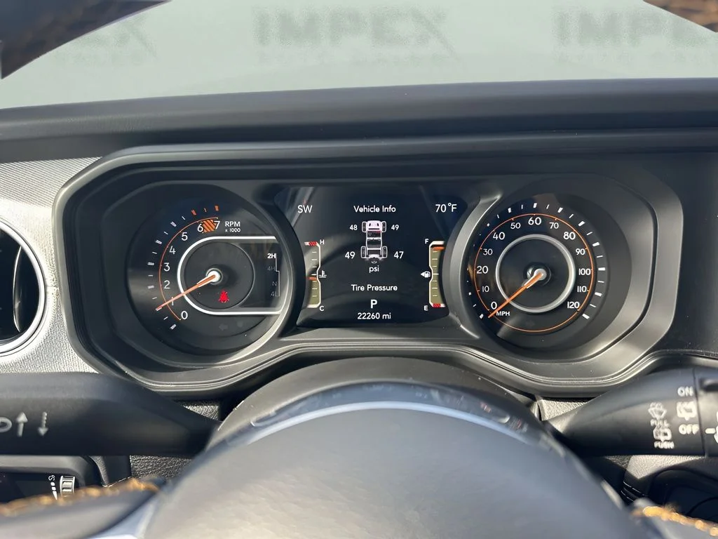 Used 2025 White Jeep Sahara image 19