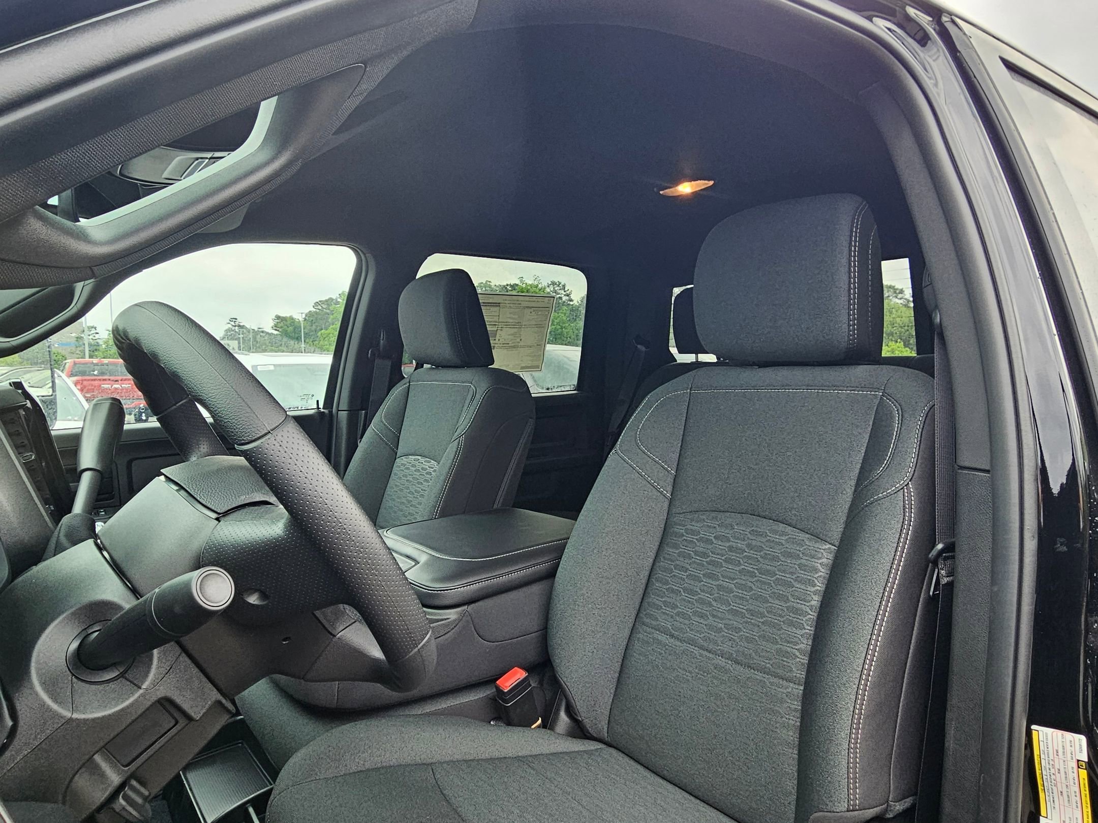 New 2026 Diamond Black Crystal Pearl-Coat Exterior Paint RAM Tradesman image 19