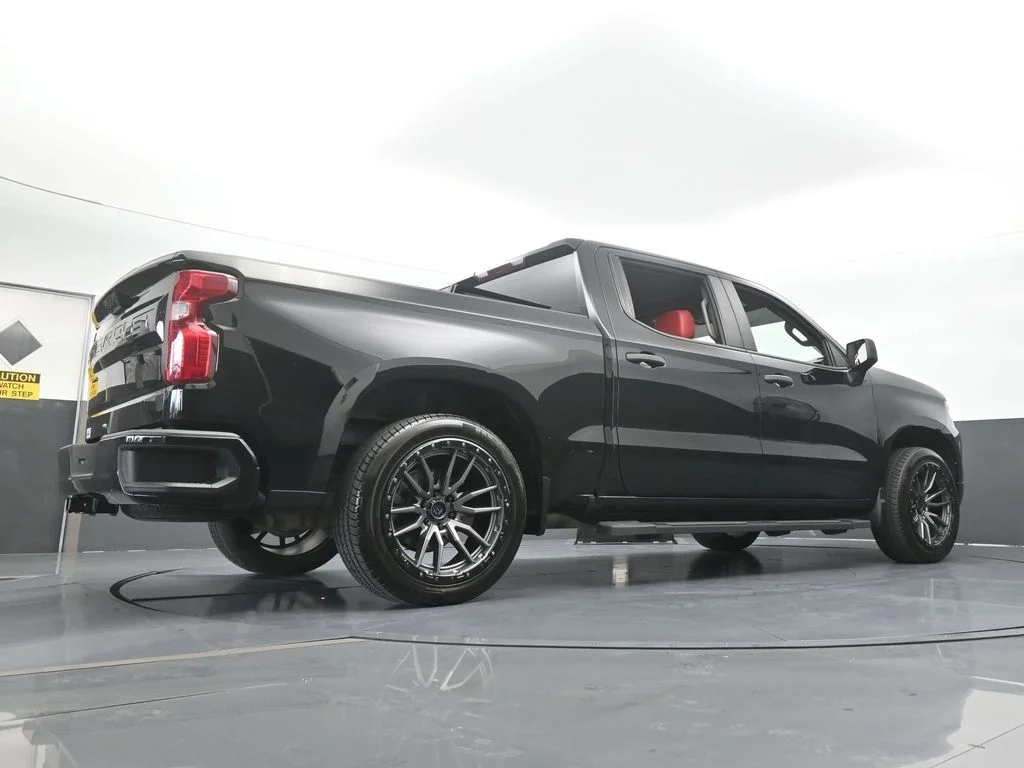 Used 2022 Black Chevrolet Custom image 59