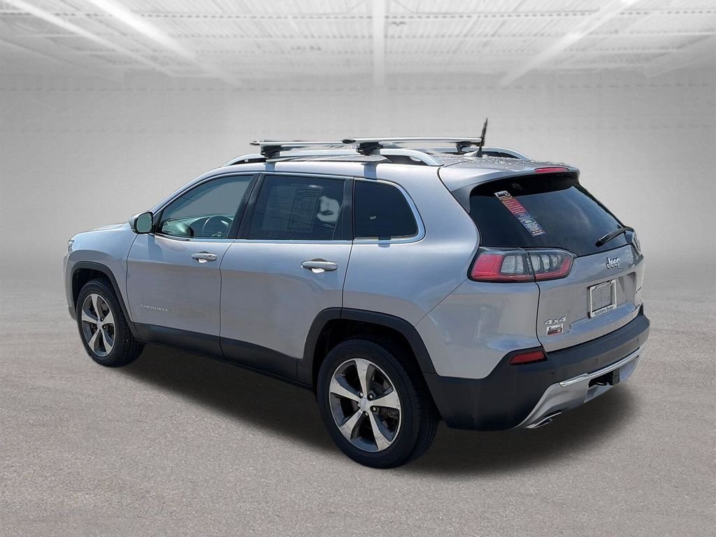 Used 2019 Silver Jeep Limited image 4