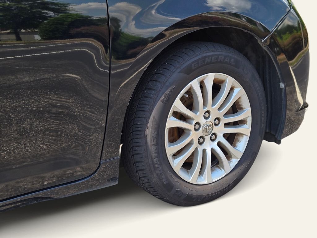 Used 2015 Black Toyota XLE image 7