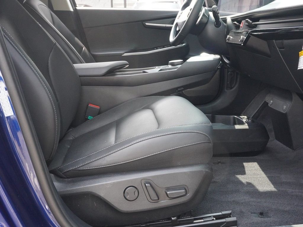 Used 2024 Blue Kia Wind image 26
