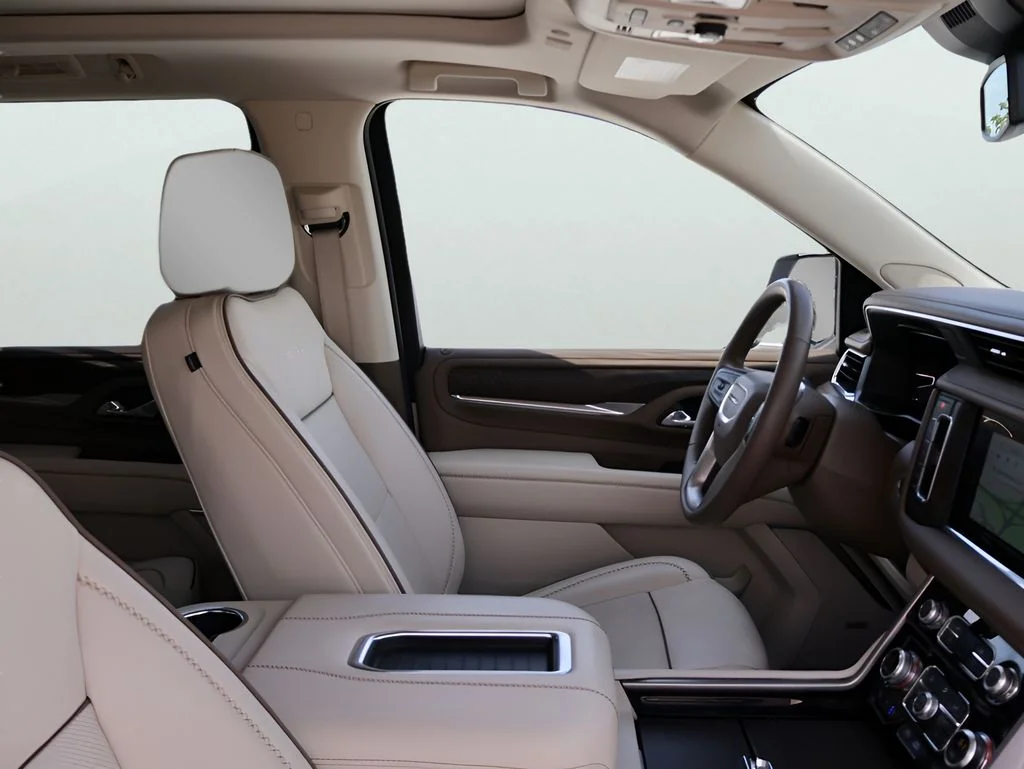 Used 2023 White Frost Tricoat GMC Denali image 9