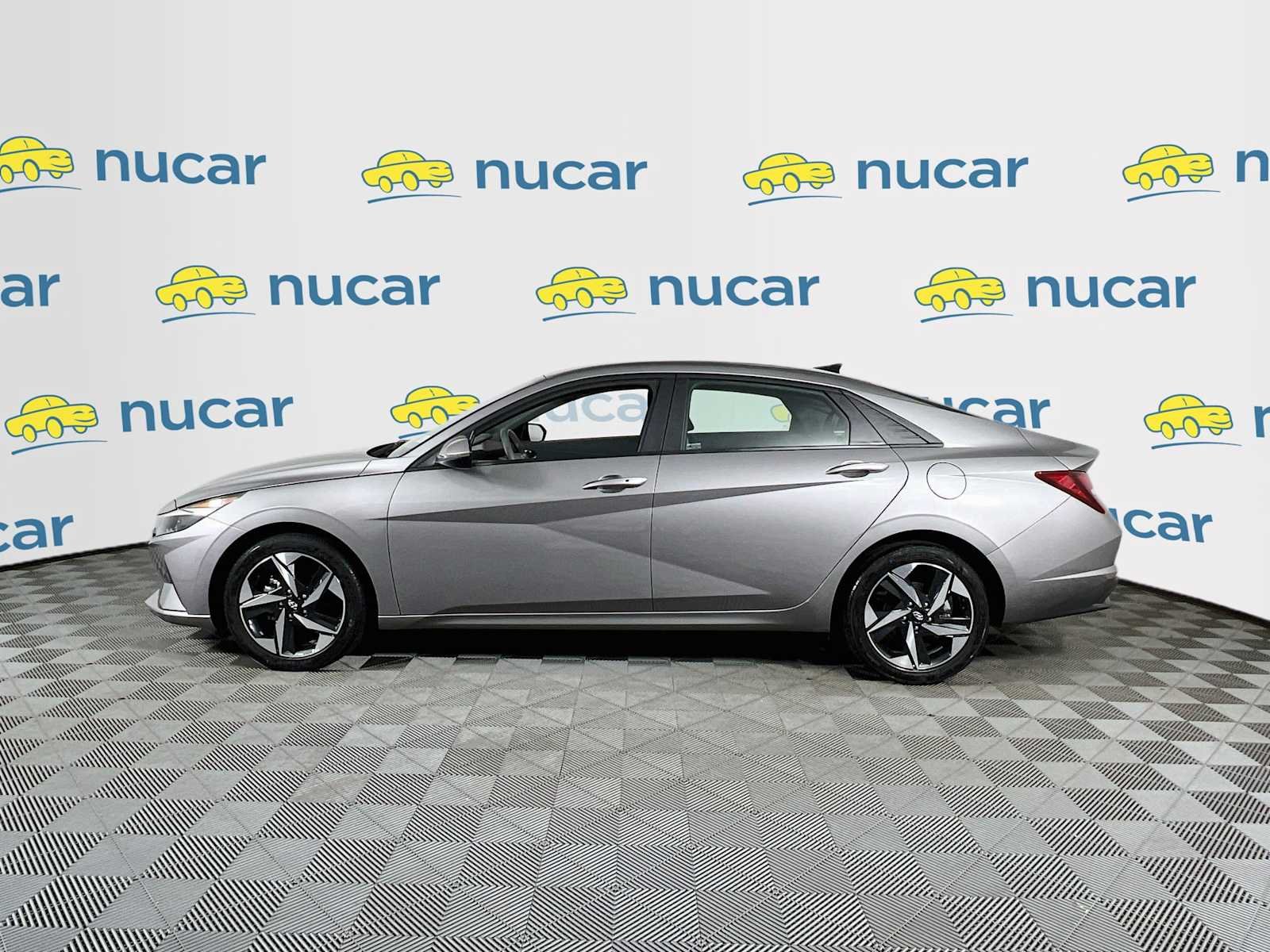 Certified Used 2023 Fluid Metal Hyundai SEL image 4