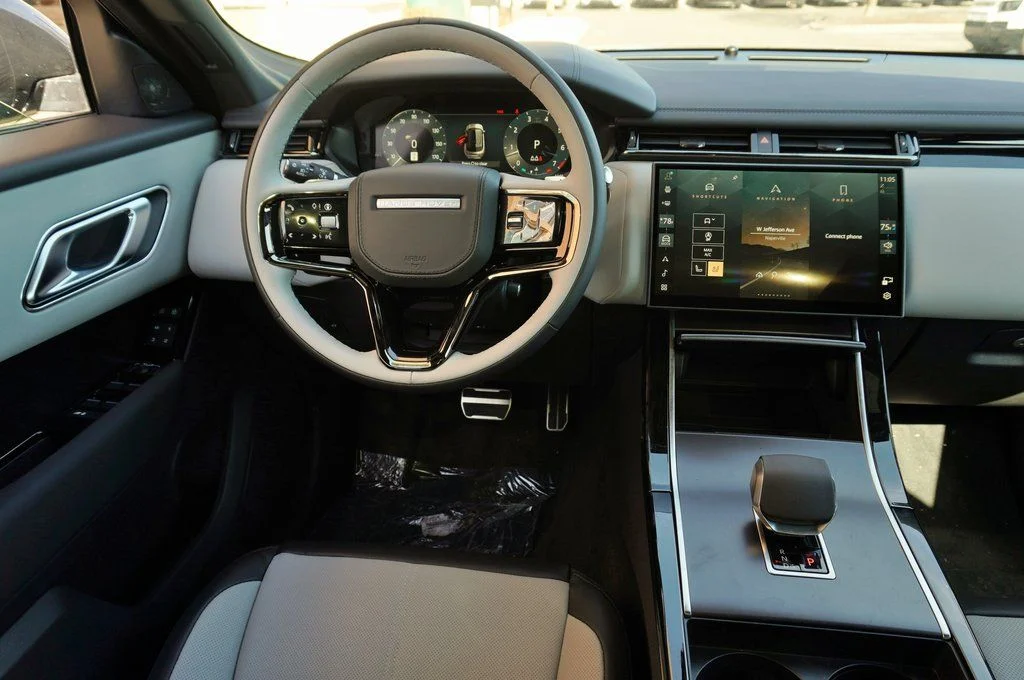 New 2026 Giola Green Land Rover Dynamic SE image 16