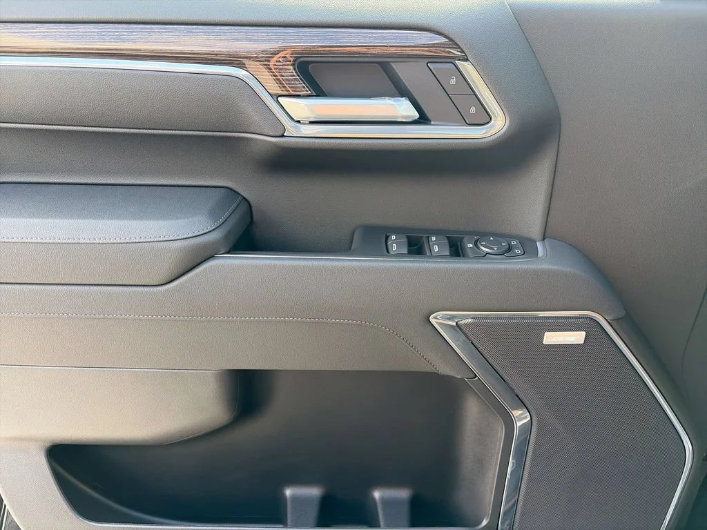 New 2026 Onyx Black GMC Elevation image 30