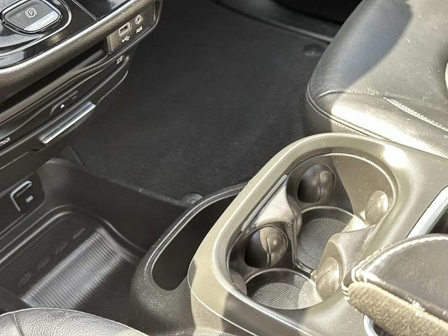 Used 2019 Black Chrysler Touring L Plus image 31