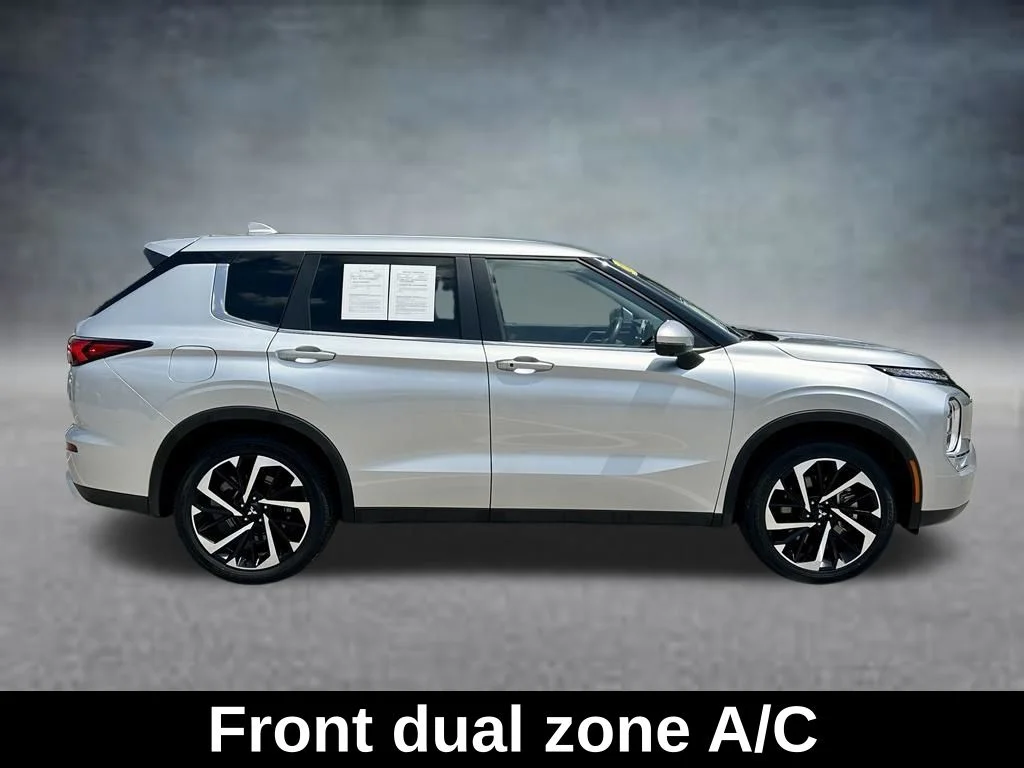Used 2024 Silver Mitsubishi SE image 4