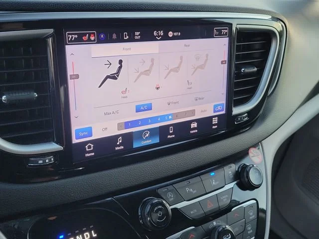 2024 Chrysler Pacifica Touring L - Photo 31