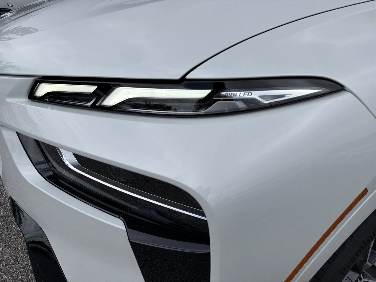 New 2027 Mineral White Metallic BMW xDrive40i image 9