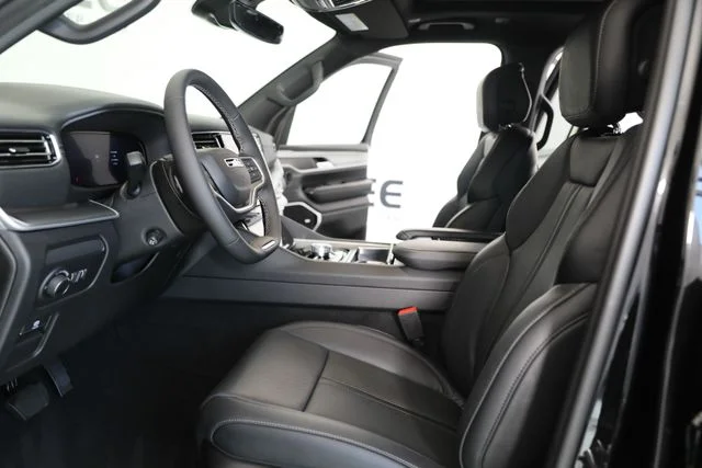 New 2026 High Gloss Black Exterior Paint Jeep Limited Altitude image 18