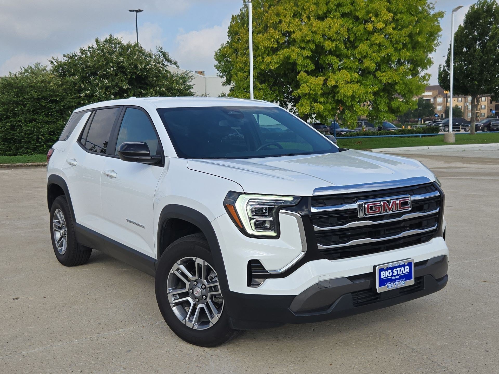 Used 2026 Summit White GMC FWD Elevation image 1