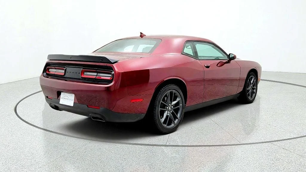 Used 2023 Octane Red Pearlcoat Dodge SXT AWD image 5