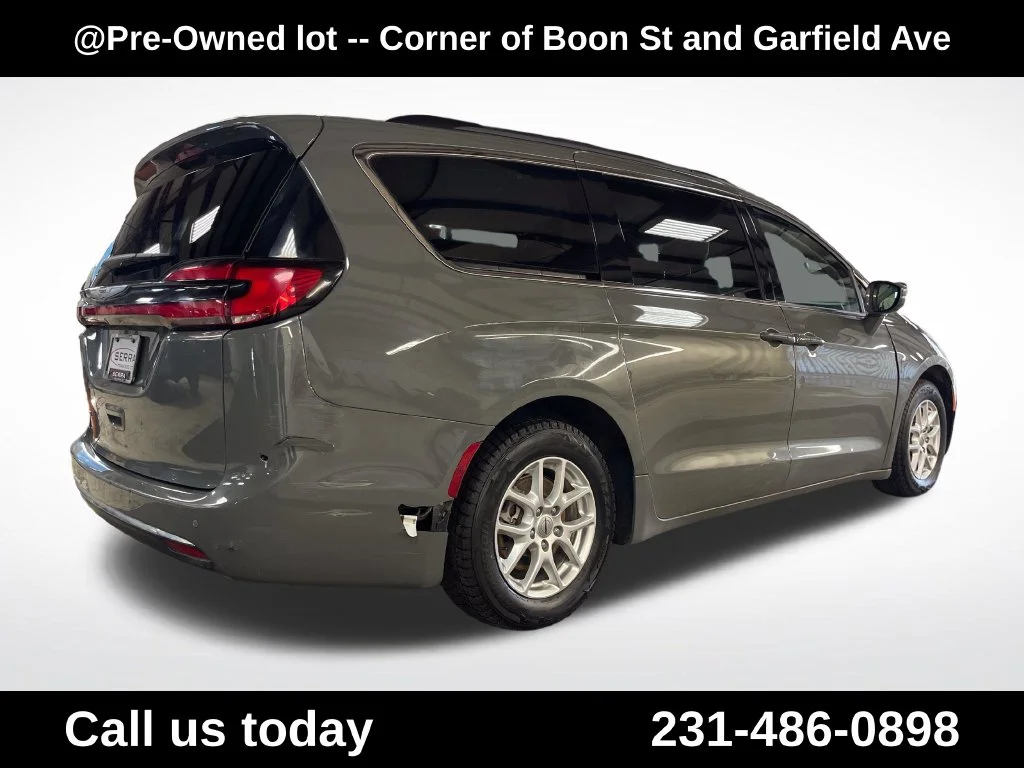 Used 2022 White Chrysler Touring L image 5