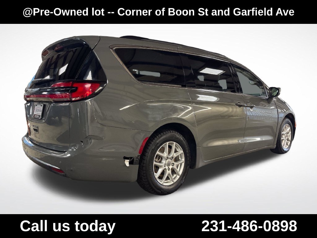 Used 2022 White Chrysler Touring L image 5