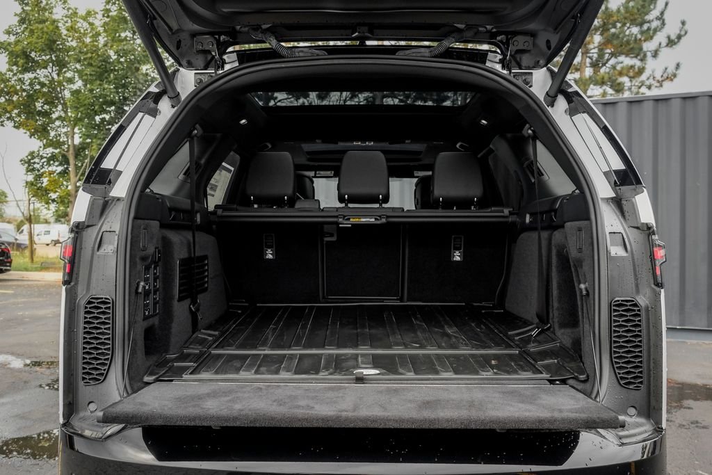 2026 Land Rover Discovery Gemini Edition - Photo 8