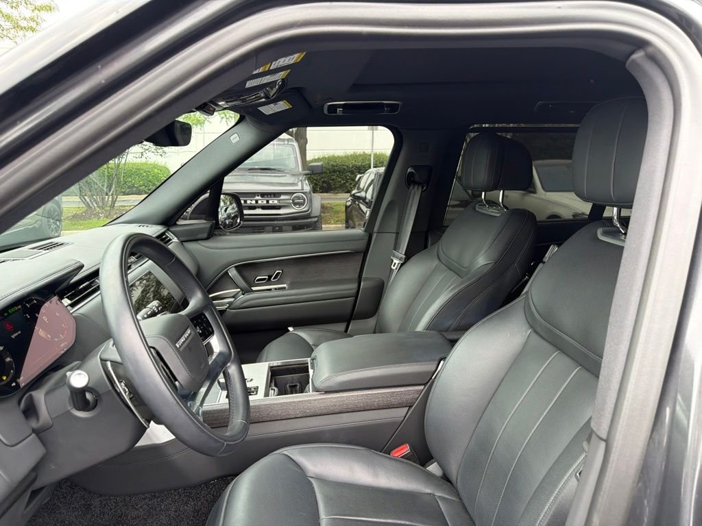Used 2024 Gray Land Rover SE image 9