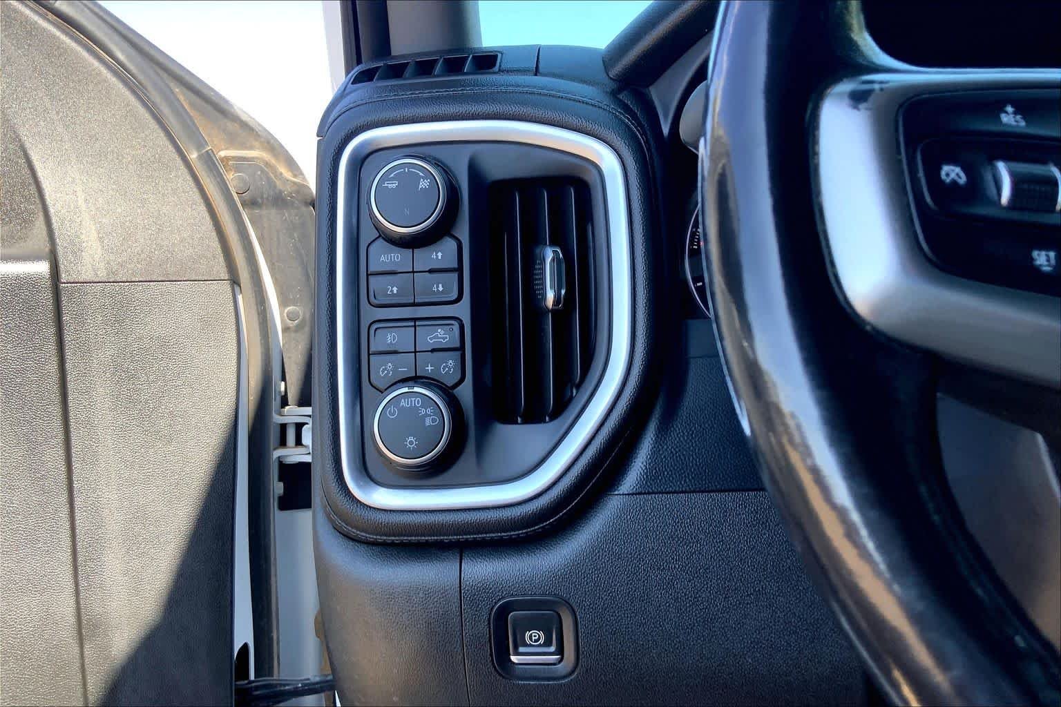 Used 2019 Summit White Chevrolet RST image 36