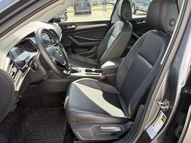 Used 2019  Volkswagen S image 13