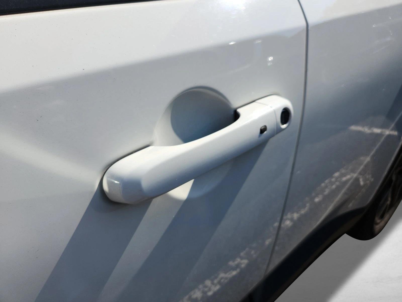 Used 2017 Alpine White Jeep Altitude image 12