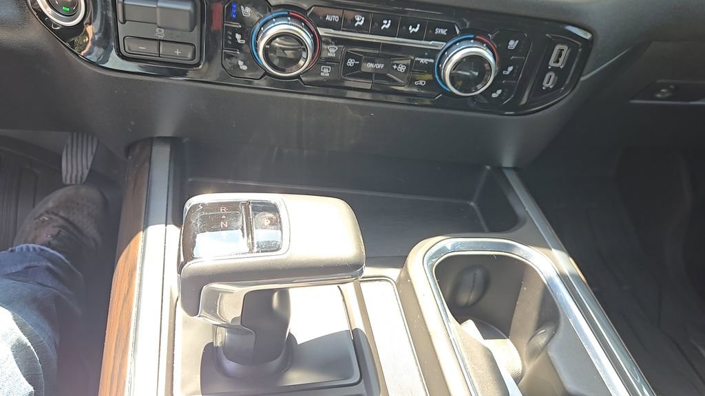 Used 2024 Downpour Metallic GMC SLT image 18