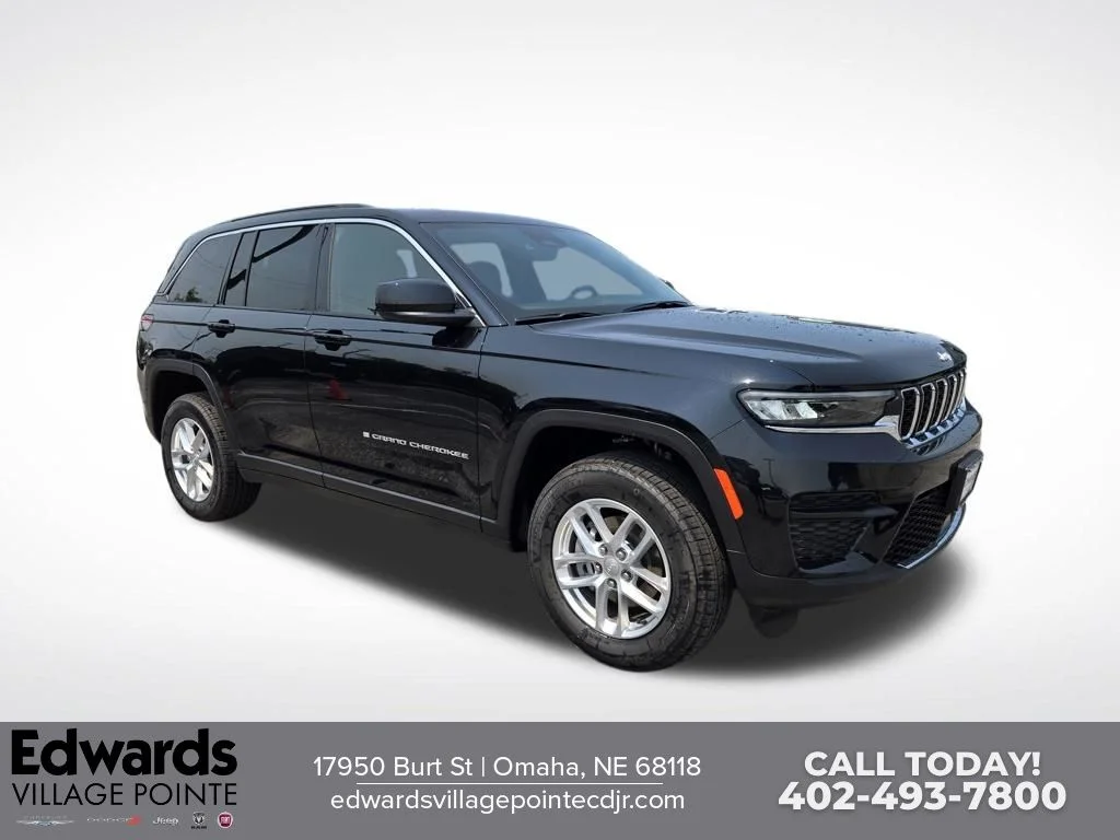 New 2026 Diamond Black Crystal Pearl-Coat Exterior Paint Jeep Laredo X image 1