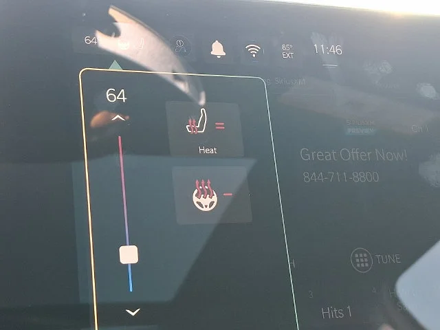 New 2025 White Jeep Latitude image 20