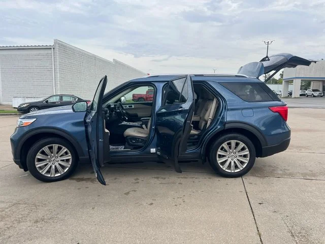 Used 2020 Blue Ford Limited image 3