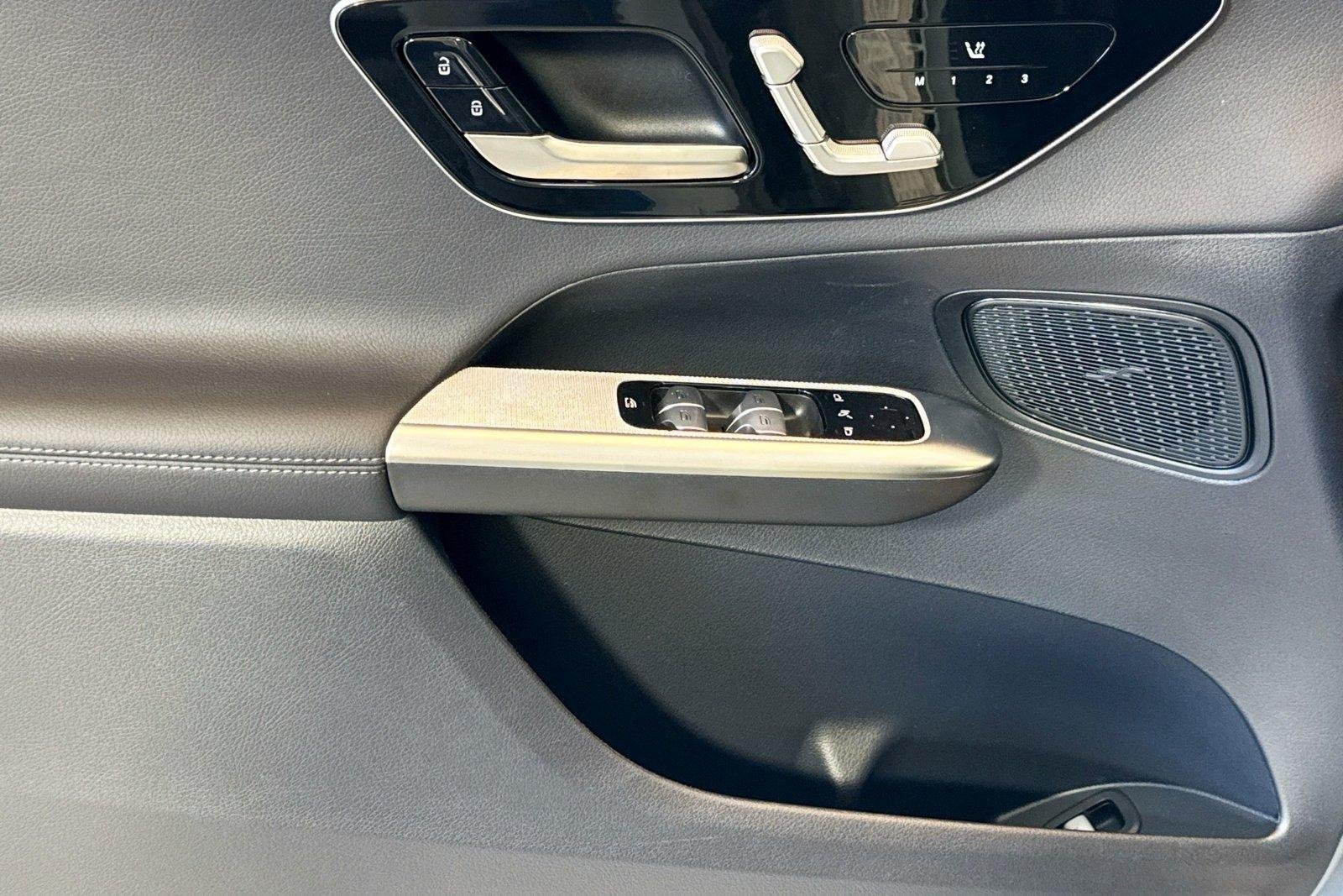 New 2026 Manufaktur Alpine Grey Mercedes-Benz GLC 300 image 16