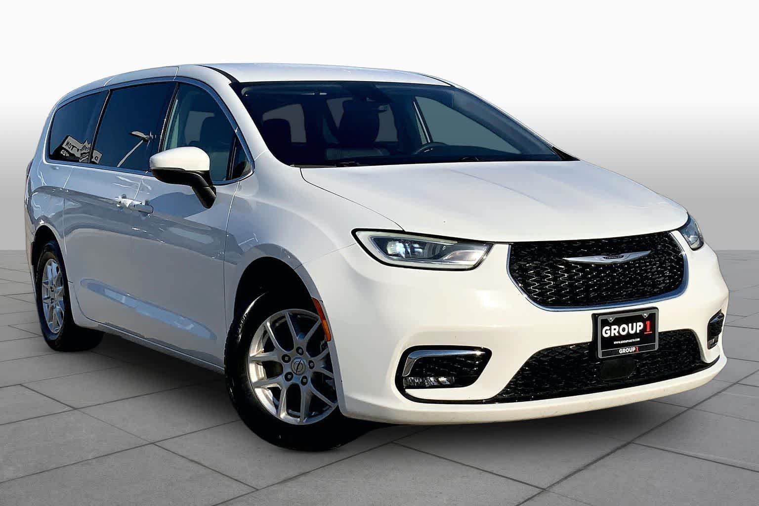 Used 2023 Bright White Clearcoat Chrysler Touring L image 3