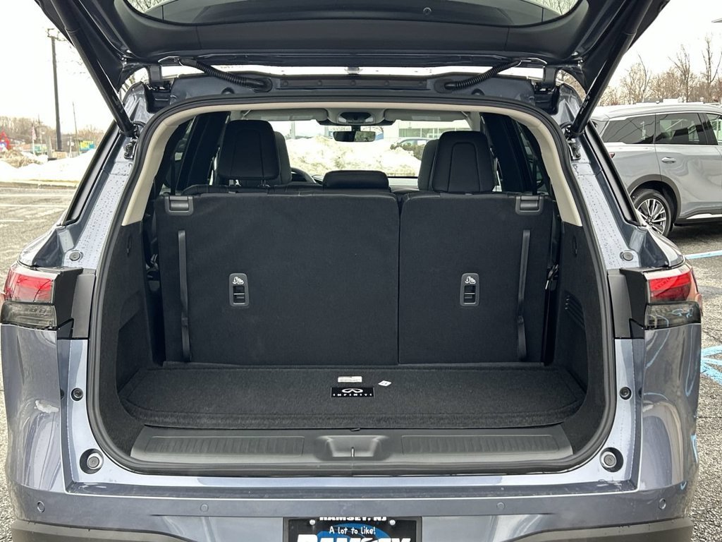 Certified Used 2026 Blue INFINITI LUXE image 18
