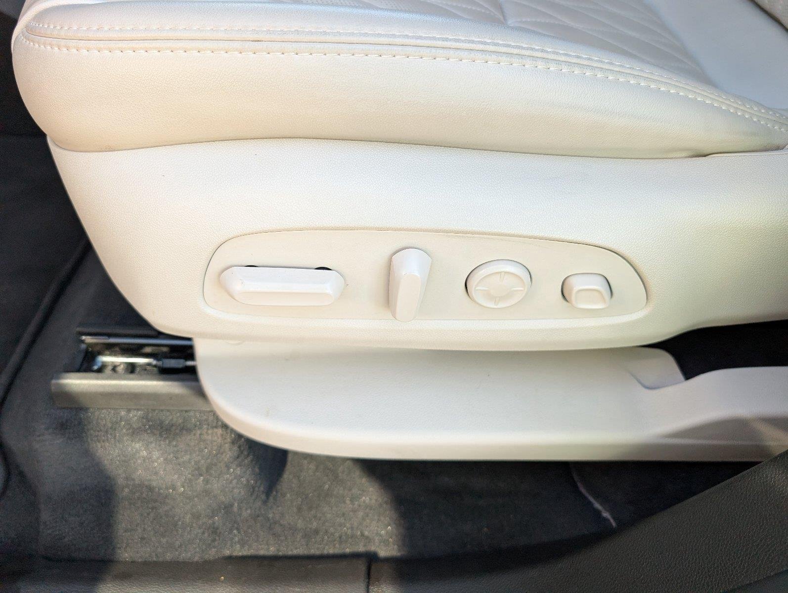 Used 2022 SAGE METALLIC Buick Avenir image 14