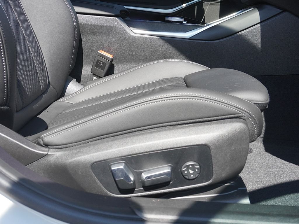 Used 2024 White BMW 330i xDrive image 31