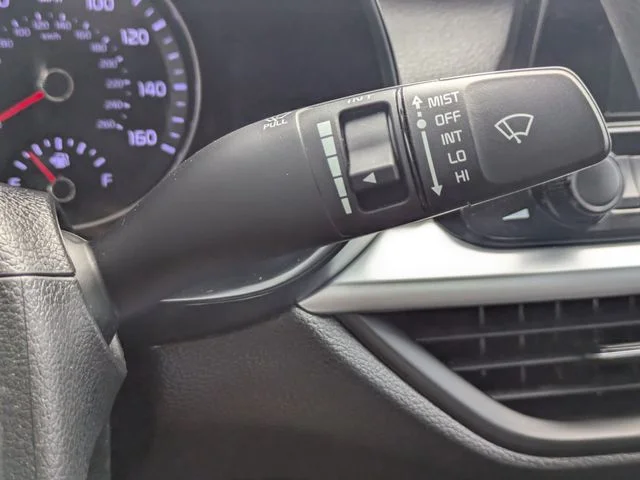 Used 2024 White Kia LXS image 25
