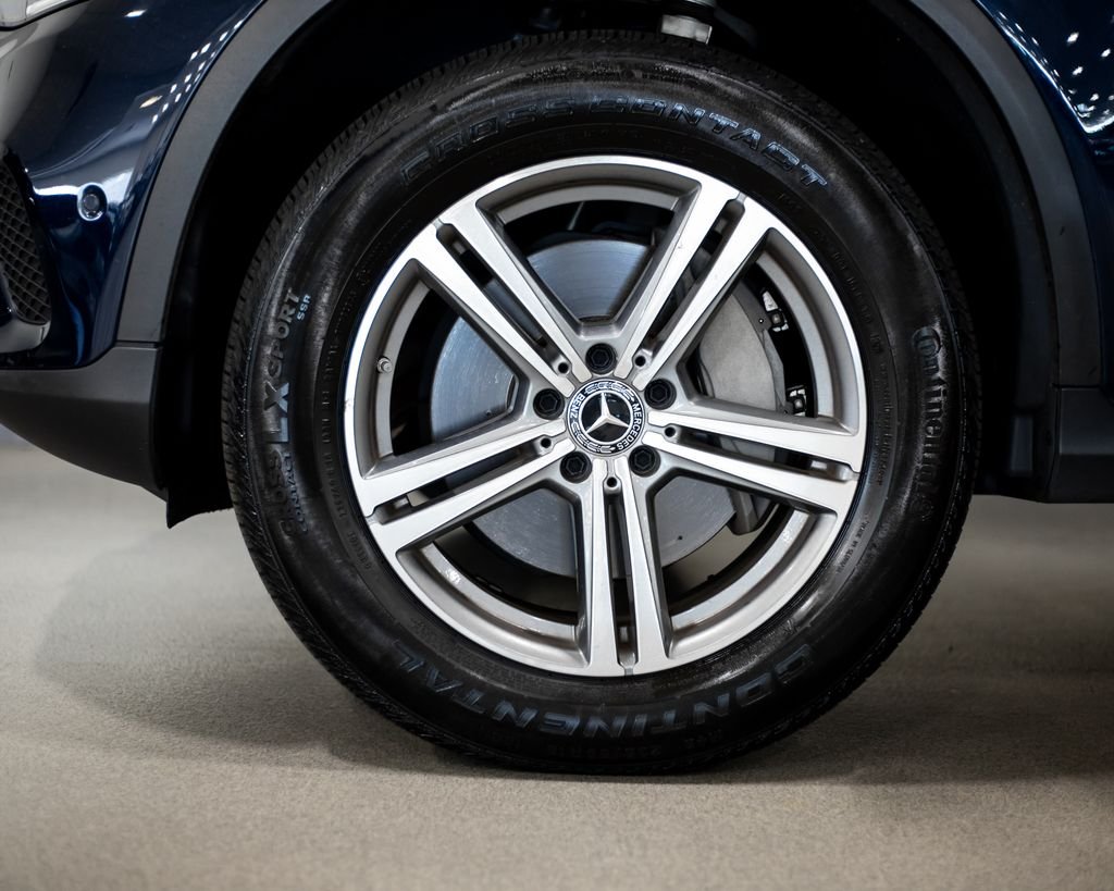 Certified Used 2022  Mercedes-Benz GLC 300 image 4